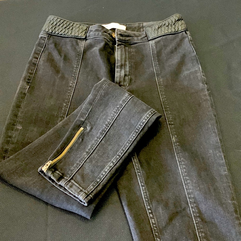 Zara skinny jeans with zipper bottoms